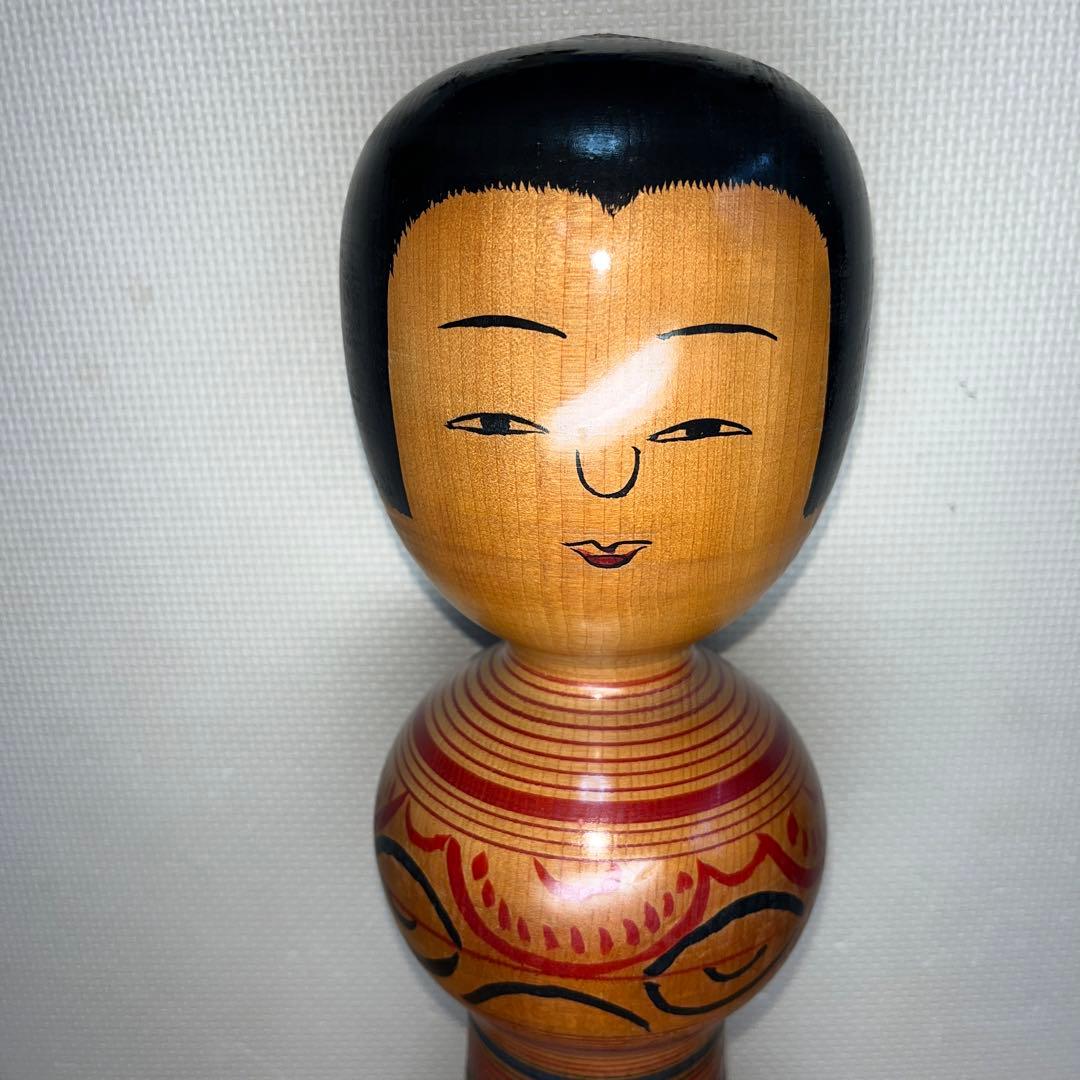 ⭕️現代の名工　小椋久太郎　超レア　朱桂材　赤色菊模様　大型　伝統こけし