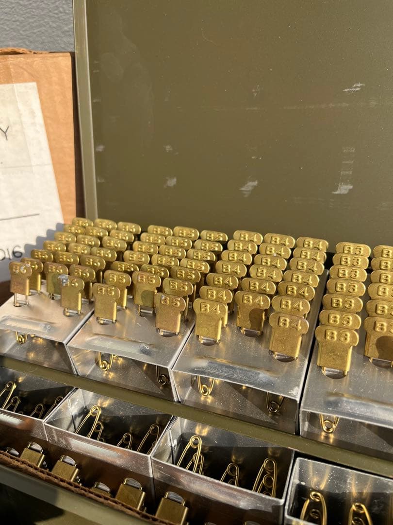 米軍放出品デッド 90’s激レア真鍮製 ランドリーピン フールセット ケース付き