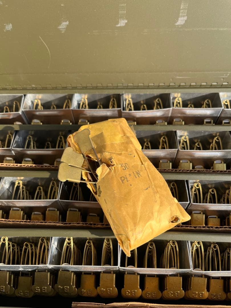 米軍放出品デッド 90’s激レア真鍮製 ランドリーピン フールセット ケース付き