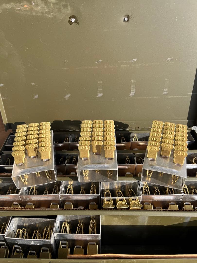 米軍放出品デッド 90’s激レア真鍮製 ランドリーピン フールセット ケース付き