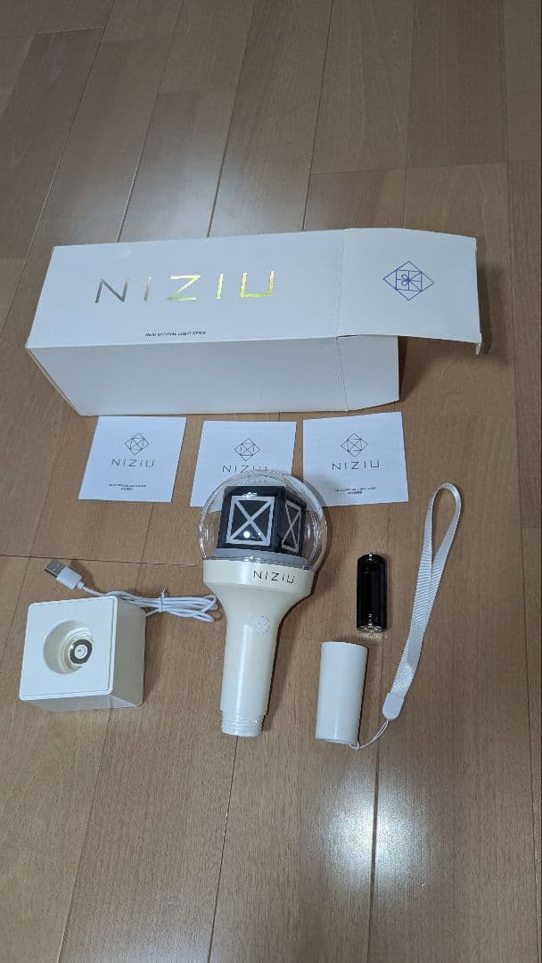 い*。様 NiziU 公式ペンライト OFFICIAL LIGHT STICK