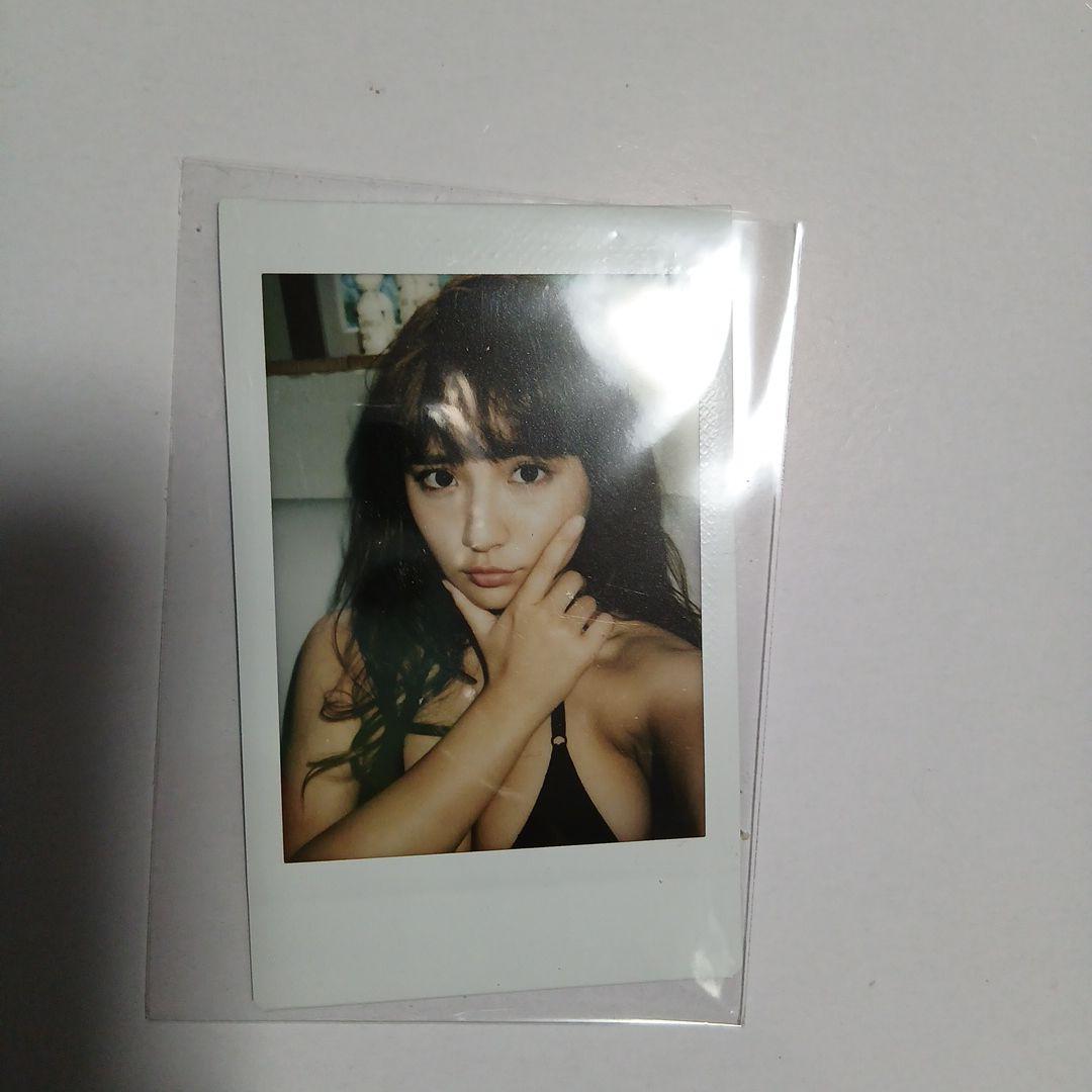 浅川梨奈　チェキ　写真 自撮り ポーズ