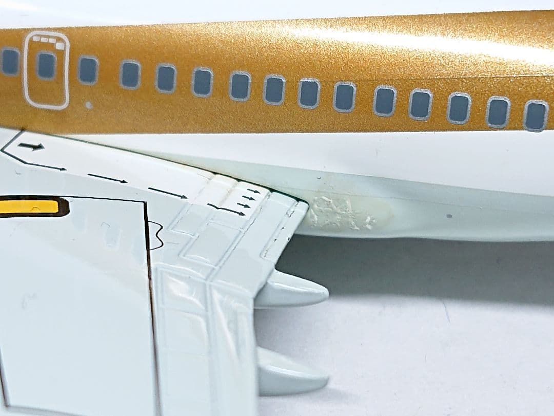 JC WINGS 1/200 B737-781 ANA ゴールドジェット