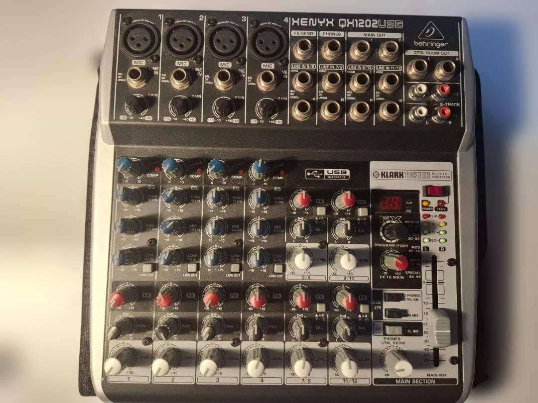 Behringer XENYX Q1202USB パワードミキサー
