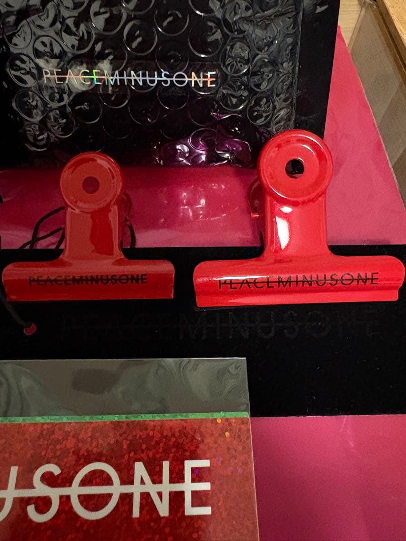 Peaceminusone Red・Greenクリップセット（ステッカー付き）