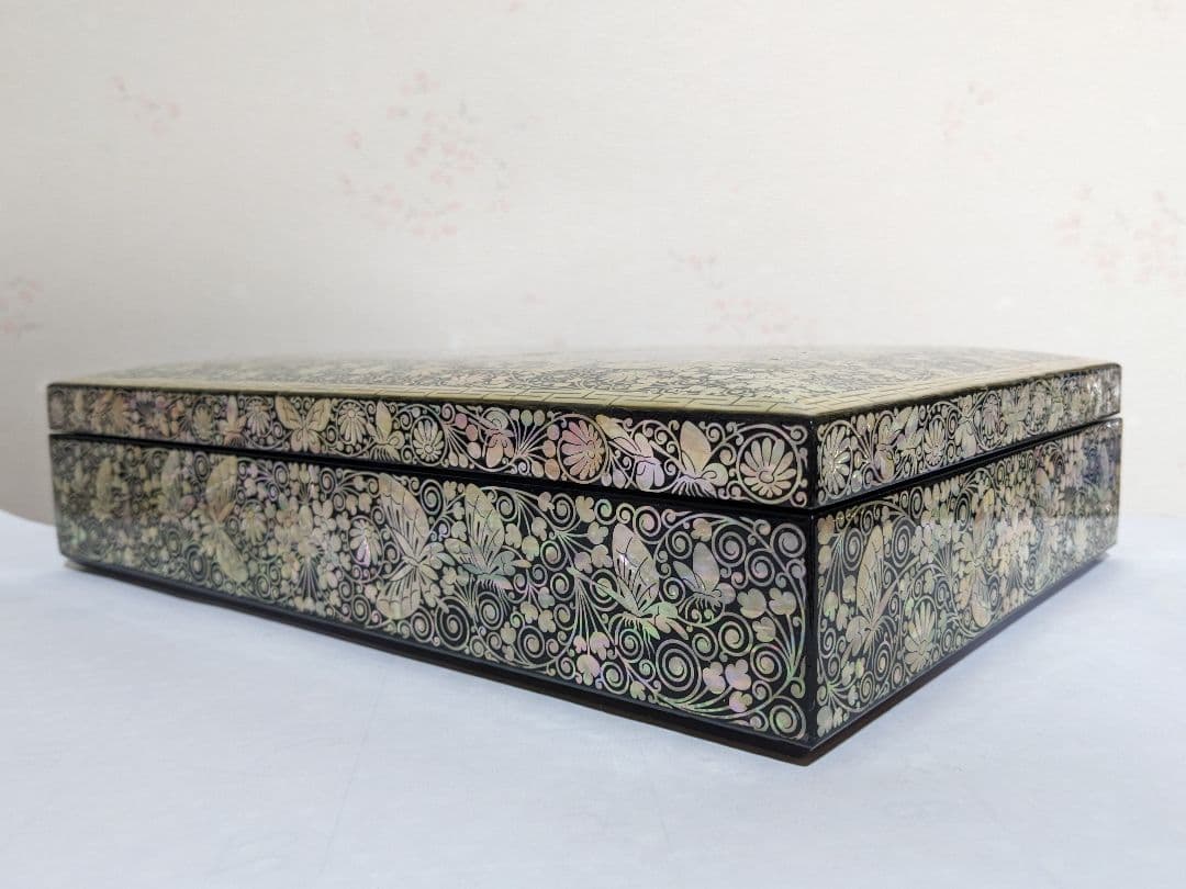 ♦木製 花唐草 蝶文様 極細密 螺鈿装飾細工 飾り箱 文箱 類品なし 一点物