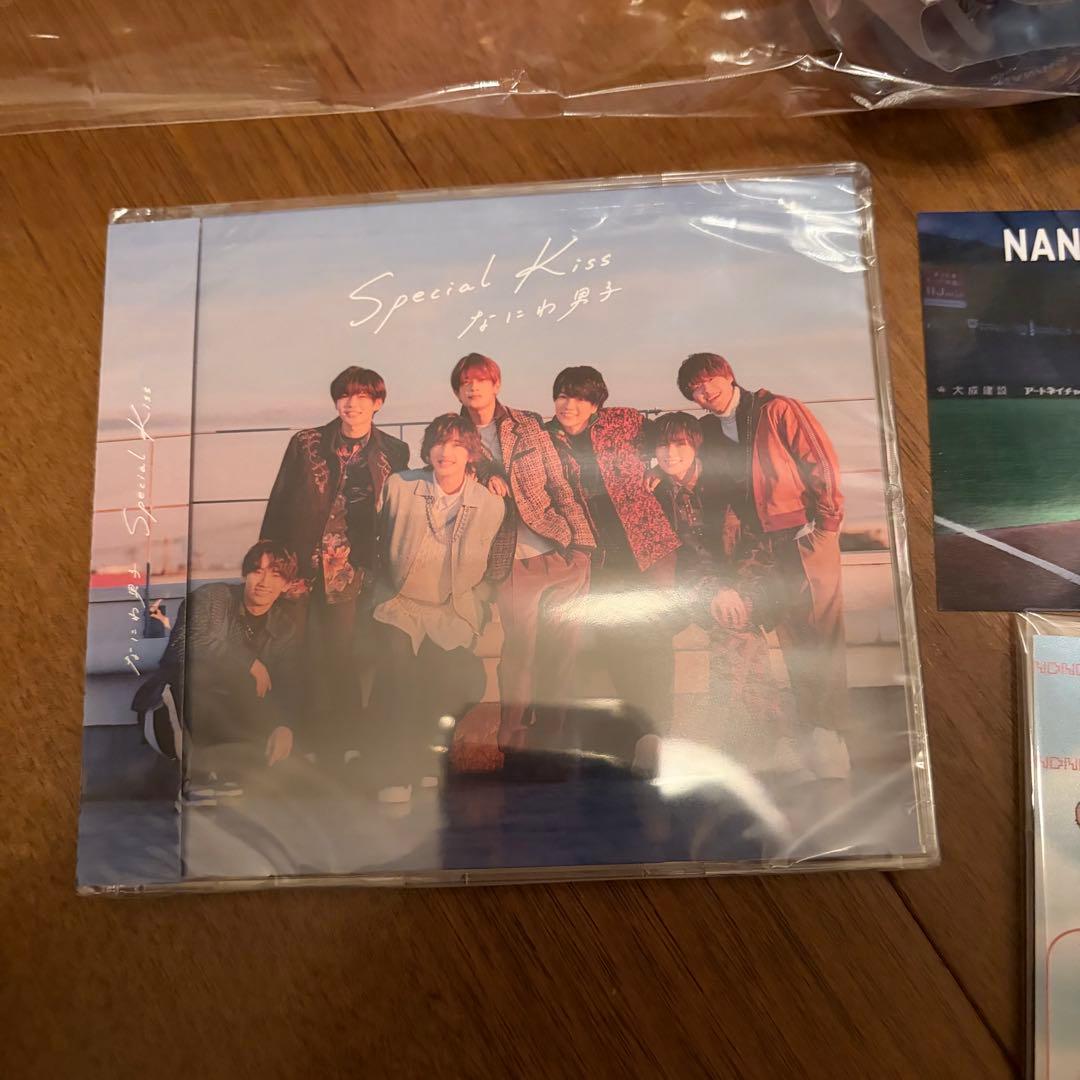 なにわ男子　めじるしチャーム　2/4 なにふぁむパスステッカー　虹色