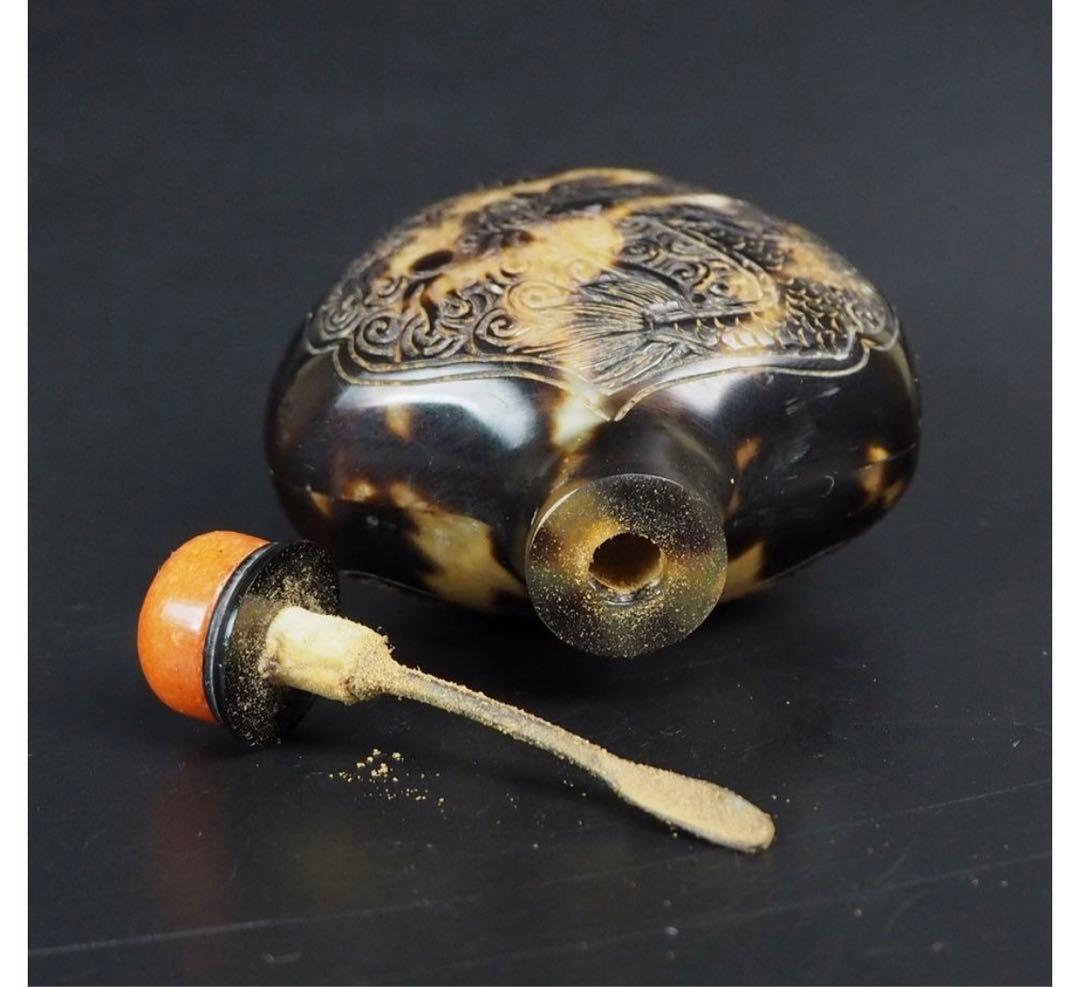 送料無料　清時代本べっ甲（玳瑁）龍鳳細密彫刻鼻煙壺 ★時代珍品★
