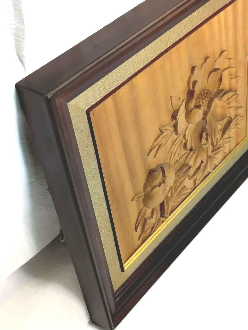 井波彫刻大きめ額、牡丹の花と蕾、作家落款あり