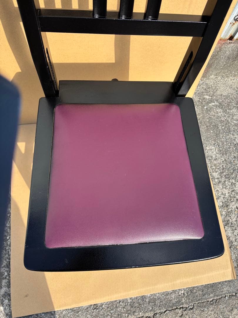 背もたれ付ピアノ椅子　足部フェルト付き　比較的きれい　ワインレッド座面