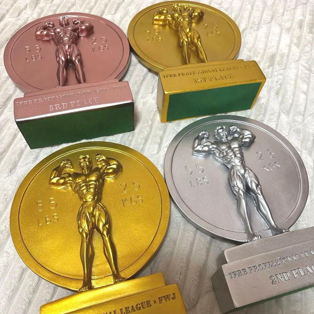 FWJ フィジーク　優勝　1位　トロフィー×メダル