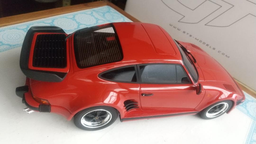 ミニカー 1/18 GT SPIRIT Porsche 911 Turbo ZM013