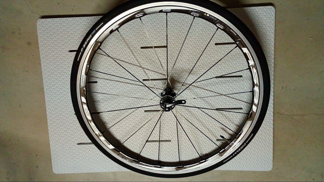 wh-rs81-c35 P ZERO RACE 4S 26ｃシマノ11s