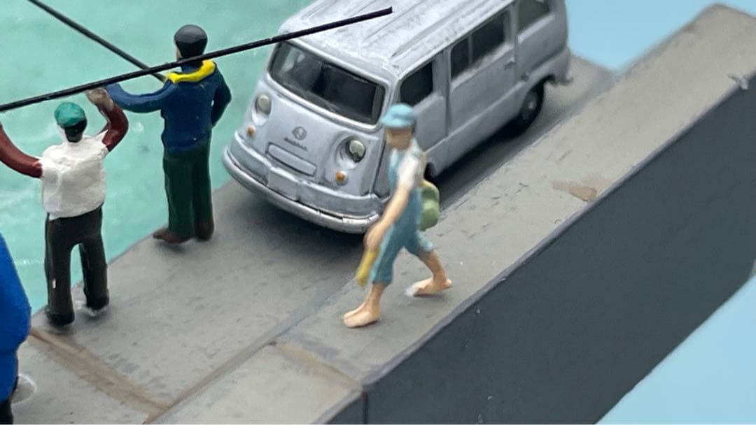 小さな漁港と出港する漁　レジン　ジオラマ