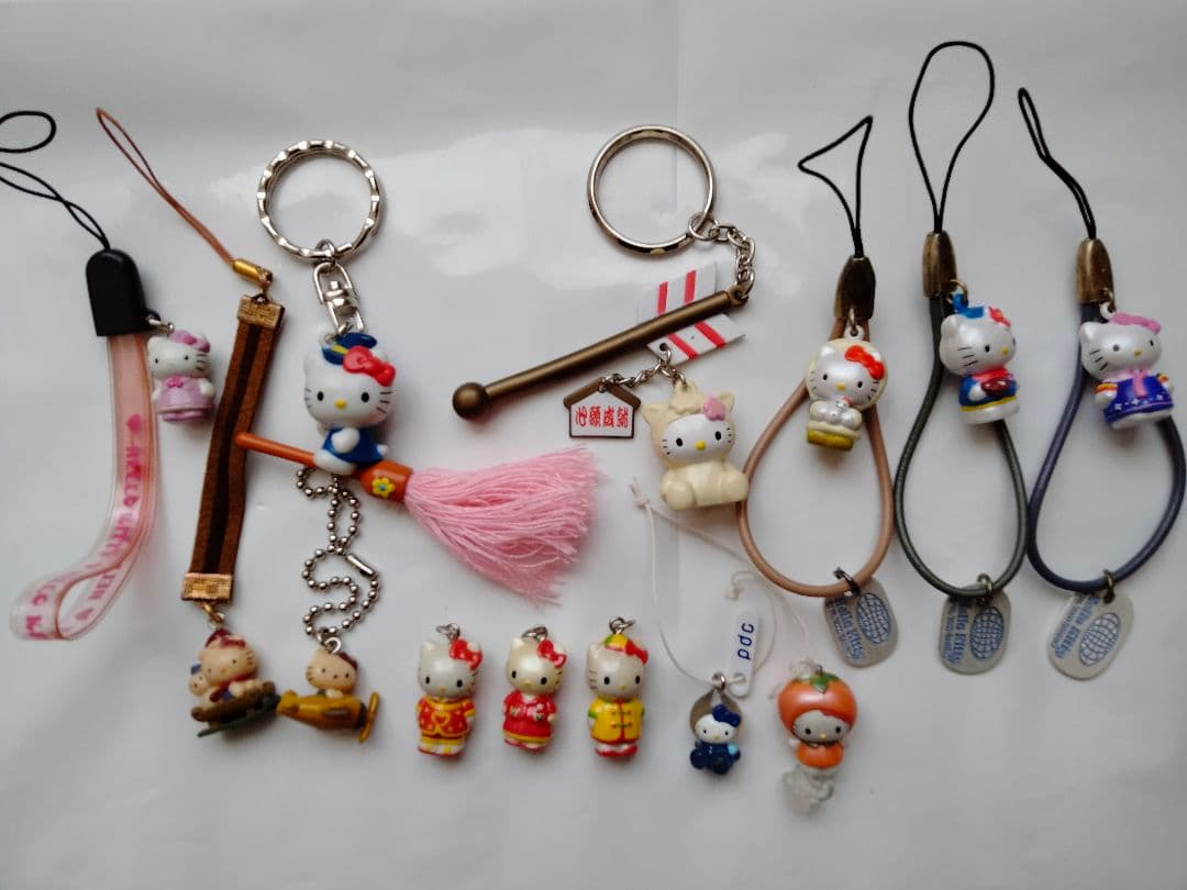 た*ぽ様 ハローキティ キーホルダー ストラップ13個セット世界のキティちゃん