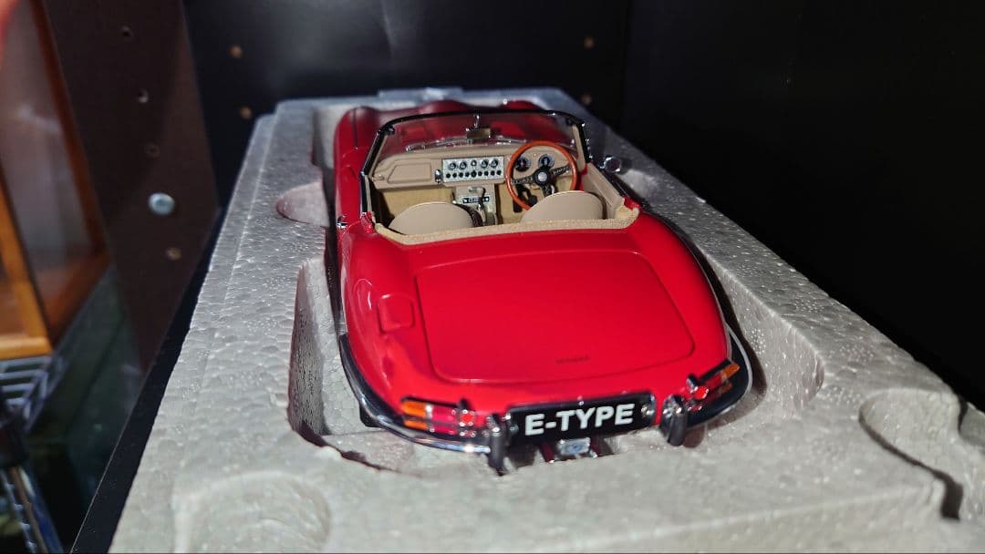 autoart 1/18 ジャガー e-type シリーズ1 クーペ
