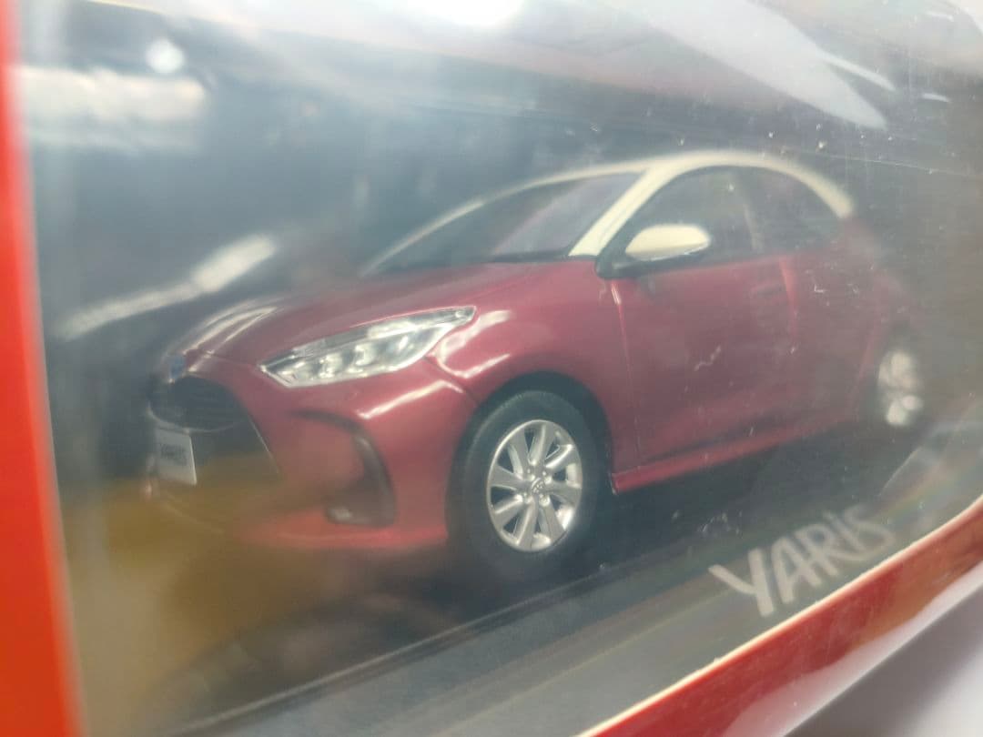 トヨタ ヤリス ミニカー 2台セット　カラーサンプル　色見本　1/30