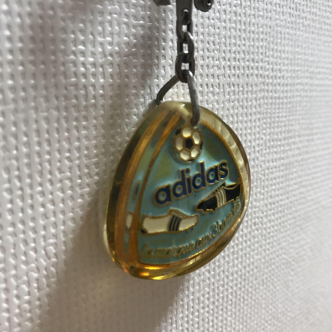 フランスヴィンテージ  キーホルダー　adidas