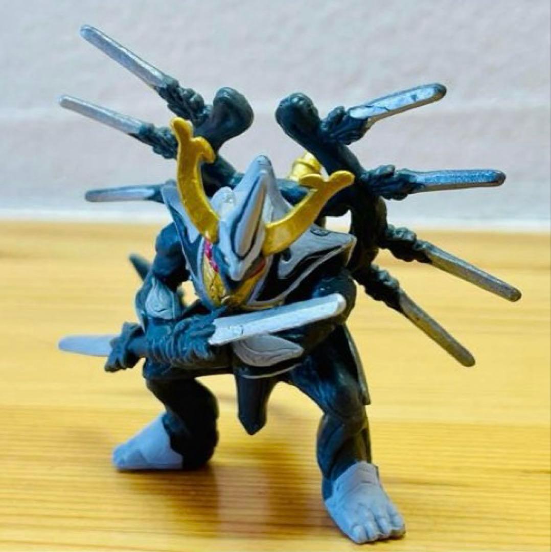 バトスピ　フィギュア　天剣の覇王ジークスサノフリード