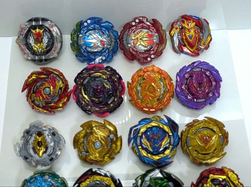 ベイブレードバースト　ロアバハムート　ツヴァイディアボロス　キングヘリオスなど