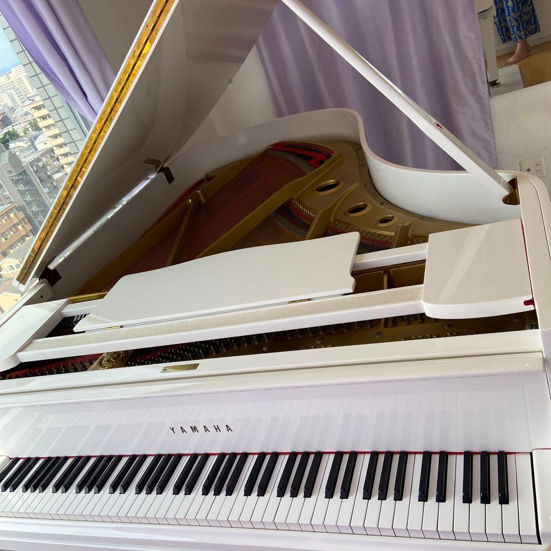 お値下げしました　YAMAHAグランドピアノホワイト88鍵盤　防音パネル付き