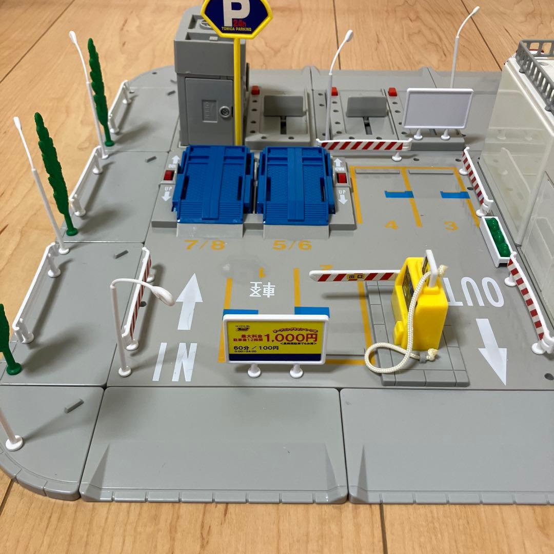 トミカタウン 病院 駐車場　薬局　トミカ