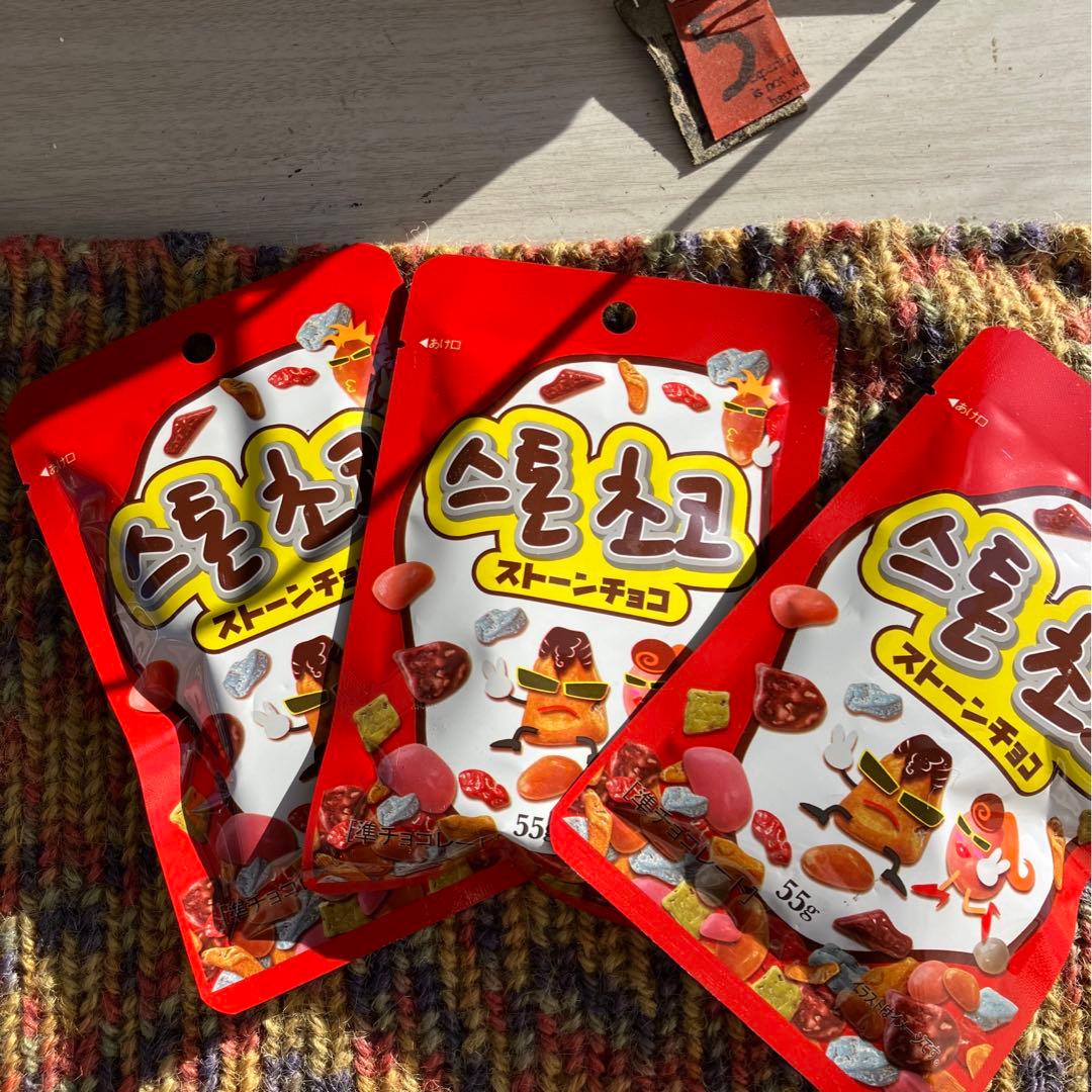 人気中‼️‼️韓国チョコ菓子　ストーンチョコ