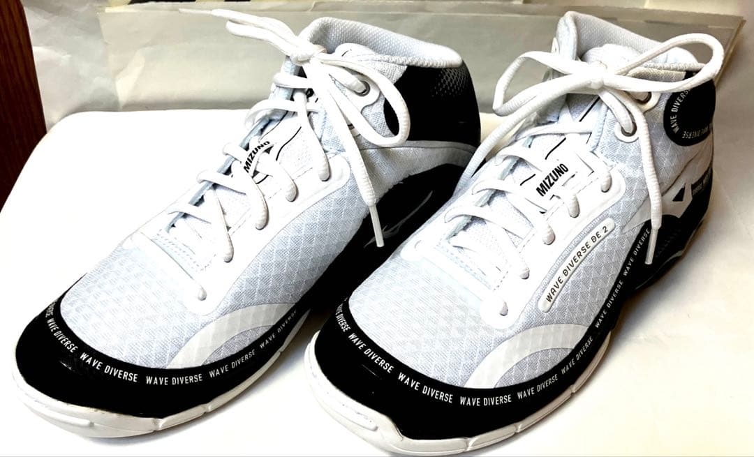 超美品❣️ミズノWAVE DIVERSE DE2/24㎝ホワイト×ブラック