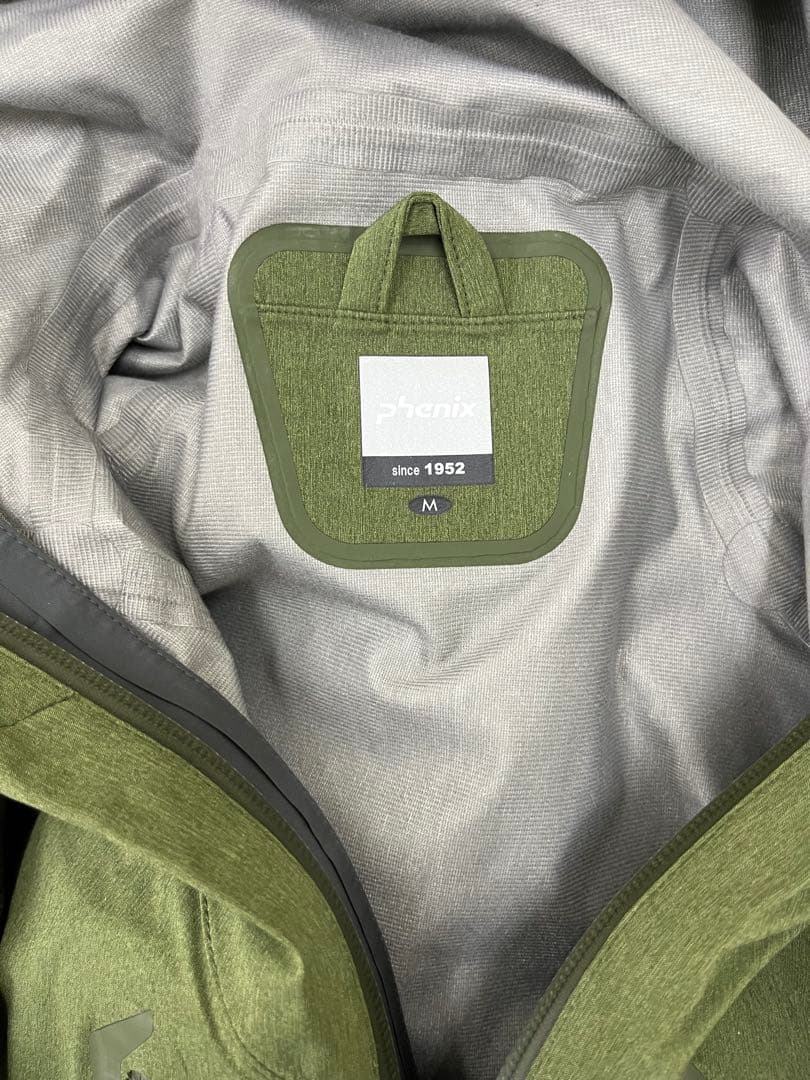 新品未使用　phenix スキーウエア　上Mサイズ　下Lサイズ