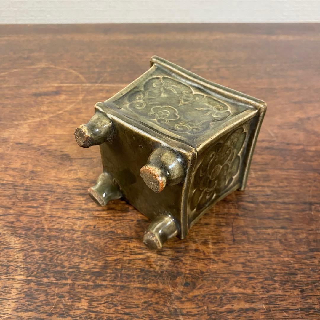 明時代 龍泉窯青磁 花文四足香炉 銅蓋付