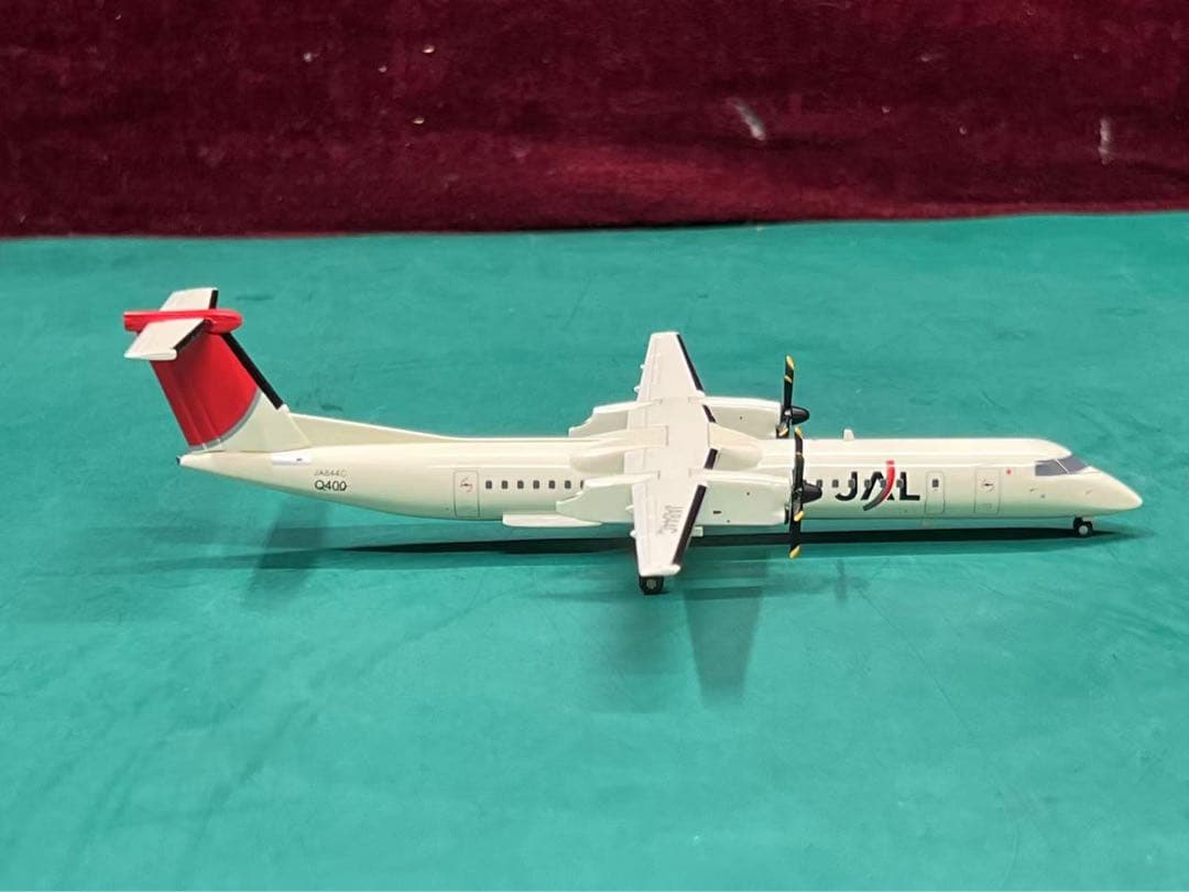 JAL Q400 1:200 モデル JA844C ヘリコプター