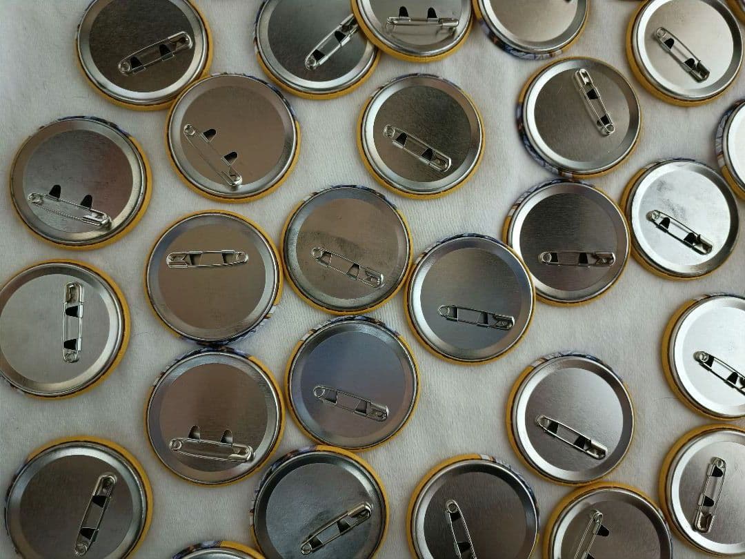 すとぷり　るぅと　缶バッチ　6周年缶バッチ　等身