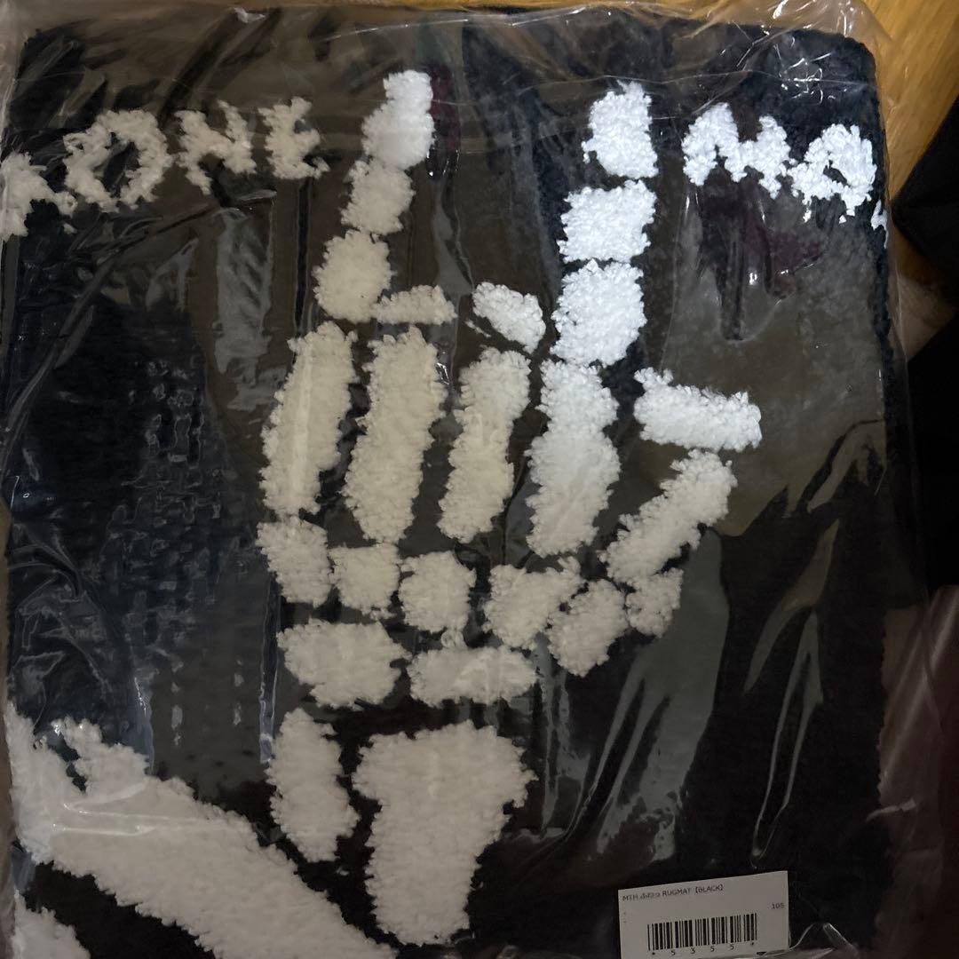 マ*ん様 新作 マキシマムザホルモン MTH ふわっRUGMAT ラグマット 黒