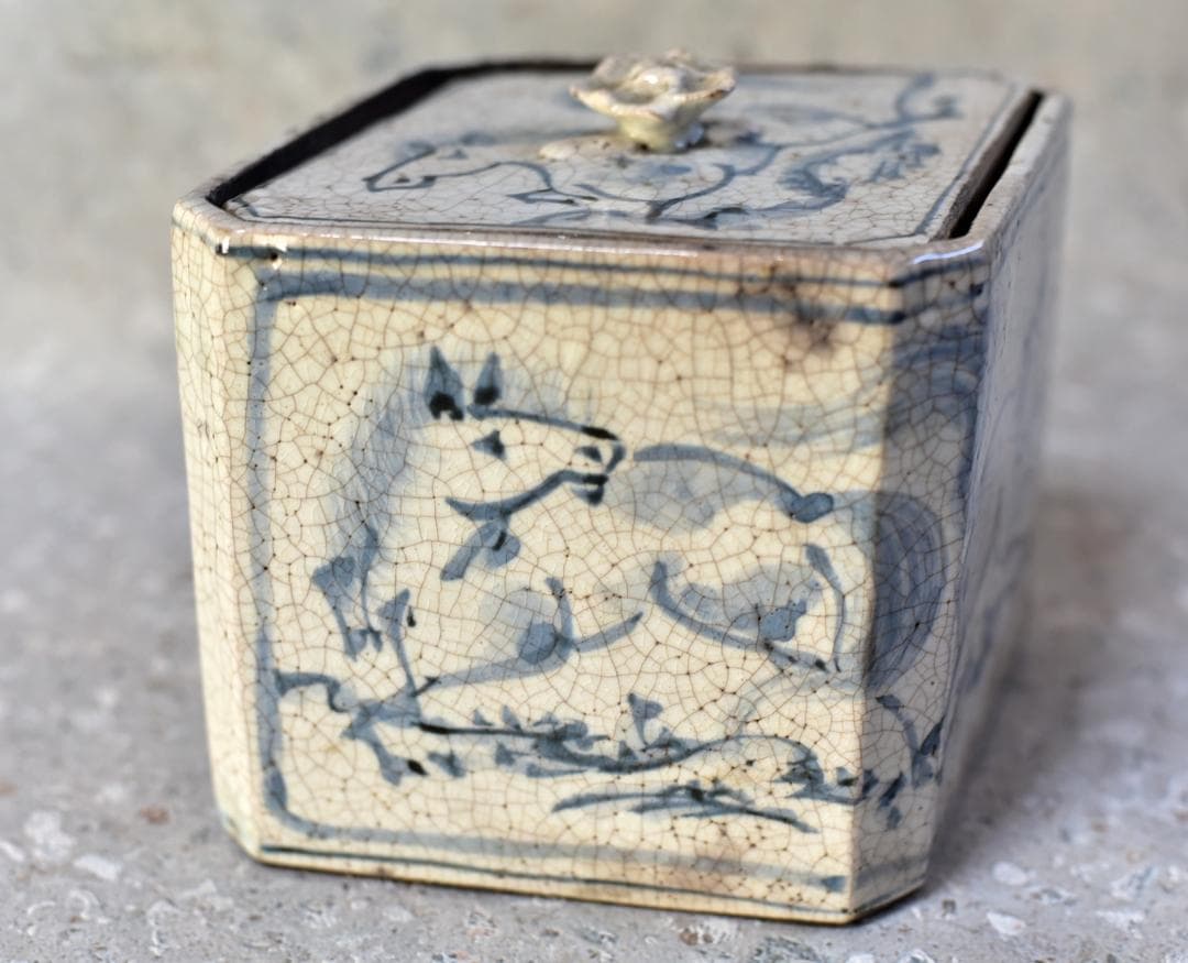 古い馬柄角型水指　お茶道具　木箱いり