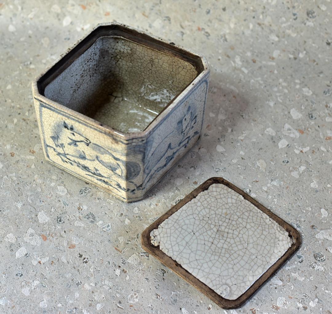 古い馬柄角型水指　お茶道具　木箱いり