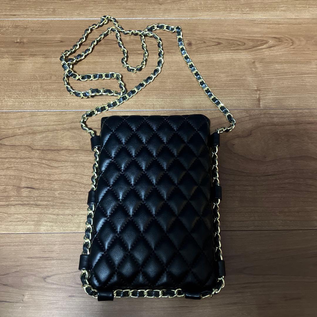 シャネル　ノベルティ　チェーンスマホショルダー