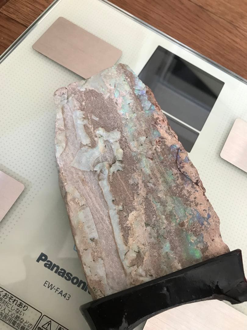 ボルダーオパール　原石　置物