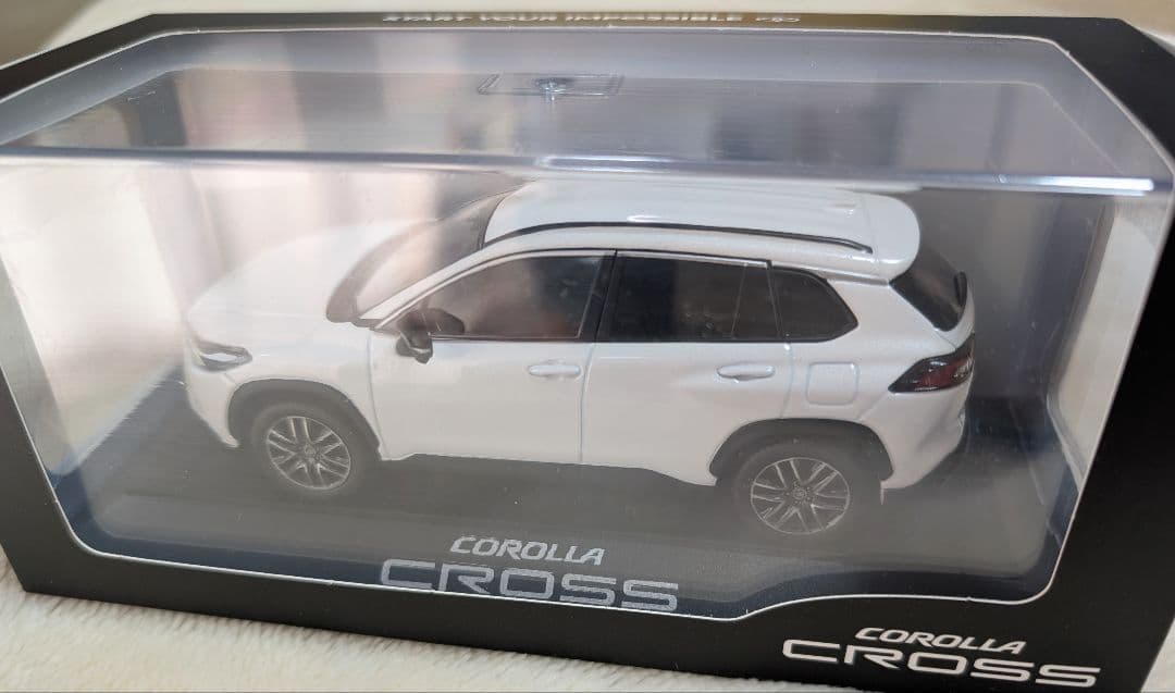 TOYOTA　COROLLA CROSS 089 プラチナホワイトパールマイカ