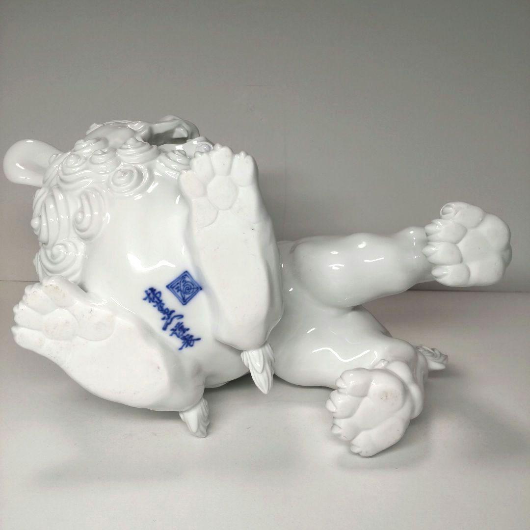 美品希少 酒井田柿右衛門 作 渦角福印 白磁獅子置物 床置 オブジェ