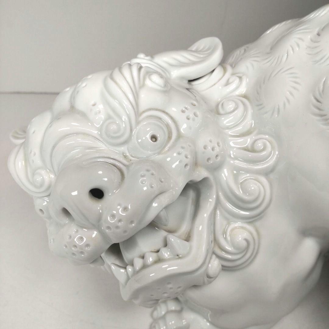 美品希少 酒井田柿右衛門 作 渦角福印 白磁獅子置物 床置 オブジェ