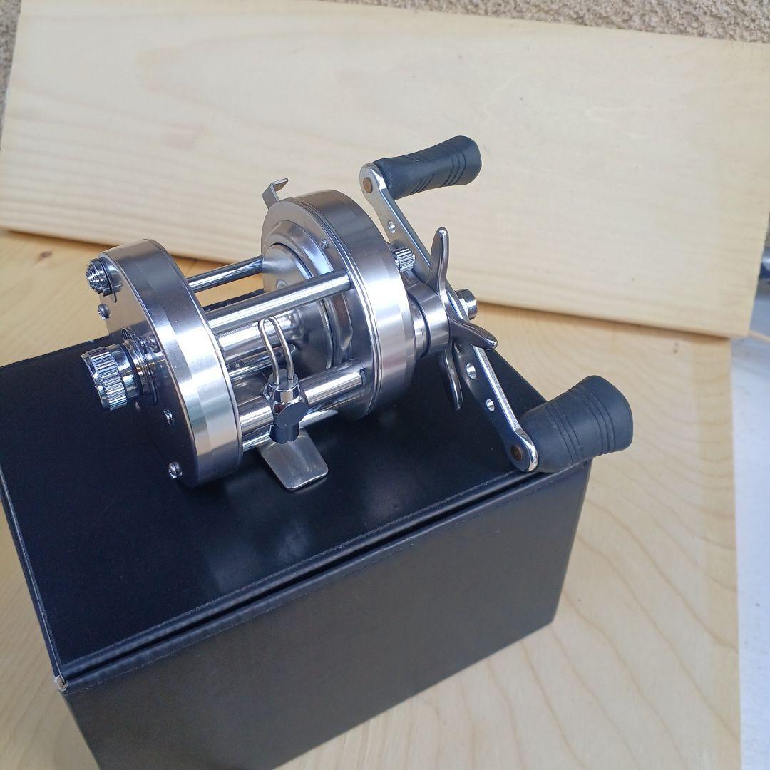 金属製ダブルハンドルベイトリール