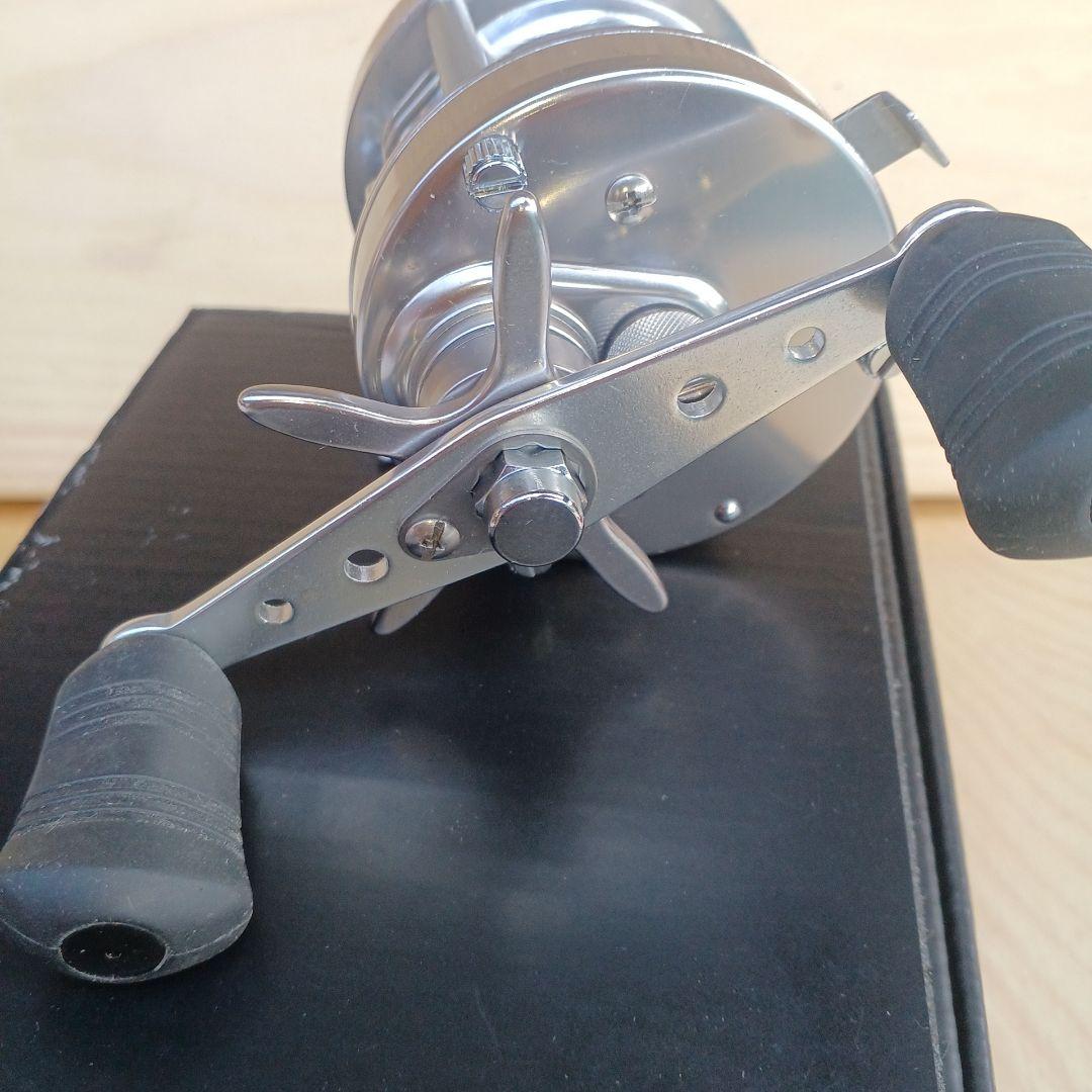 金属製ダブルハンドルベイトリール