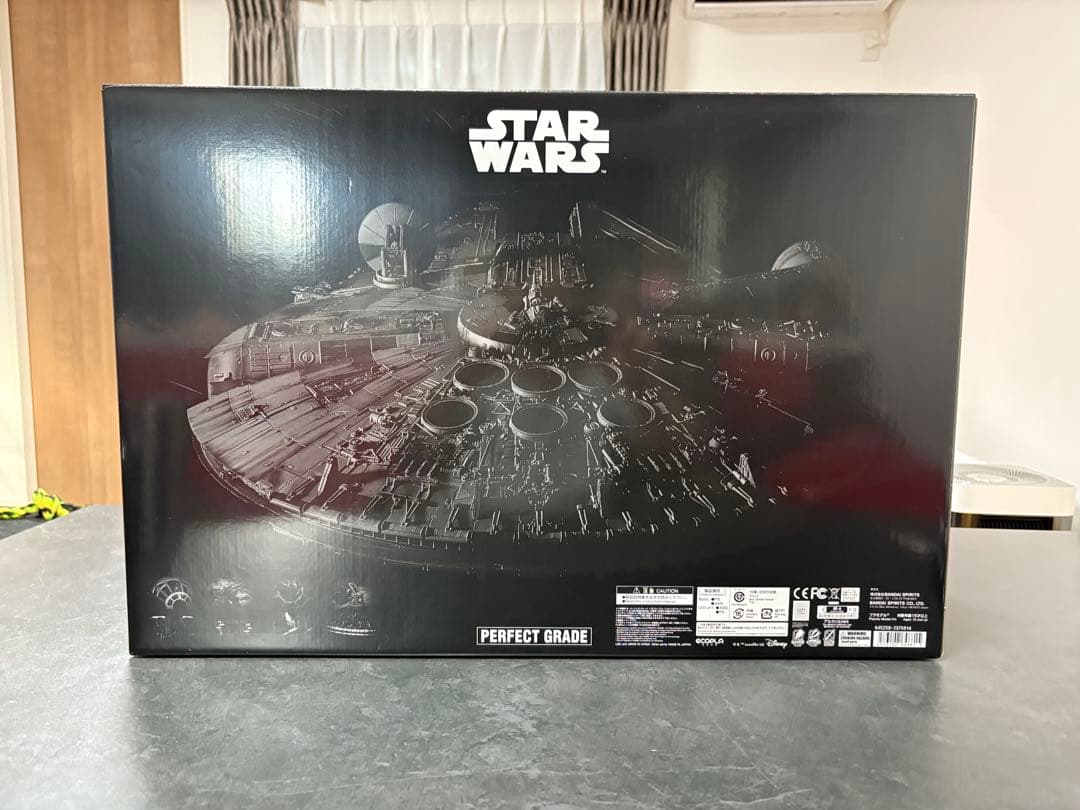 BANDAI PERFECT GRADE ミレニアム・ファルコン 1/72