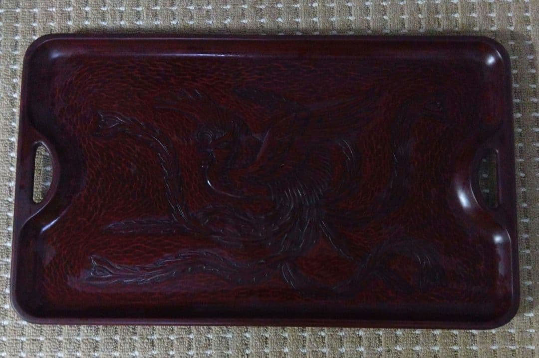 鳳凰彫刻 赤い漆器の盆　鎌倉彫