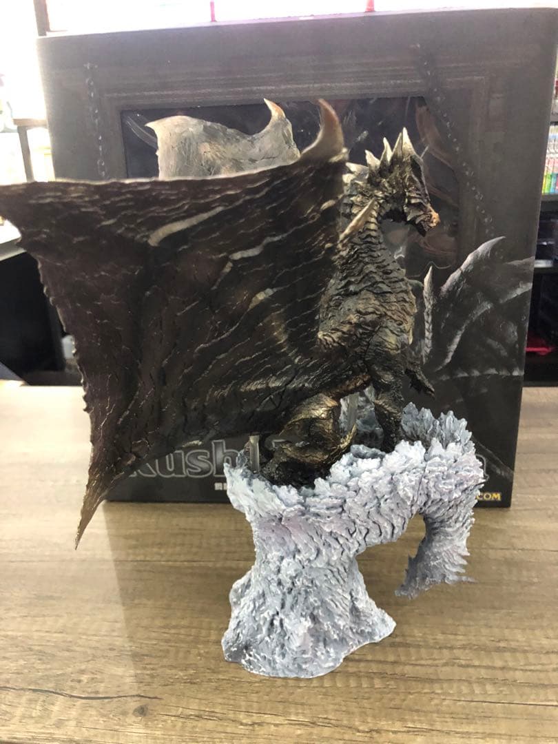 クシャルダオラ　クリエイターズモデル フィギュア　モンスターハンター