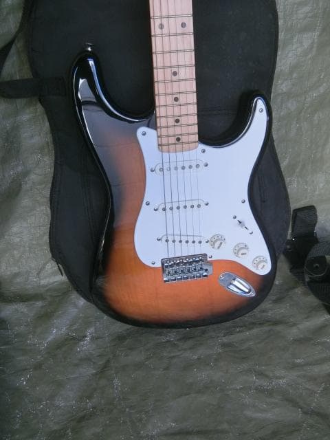 178：Squier Stratocaster ジャンク