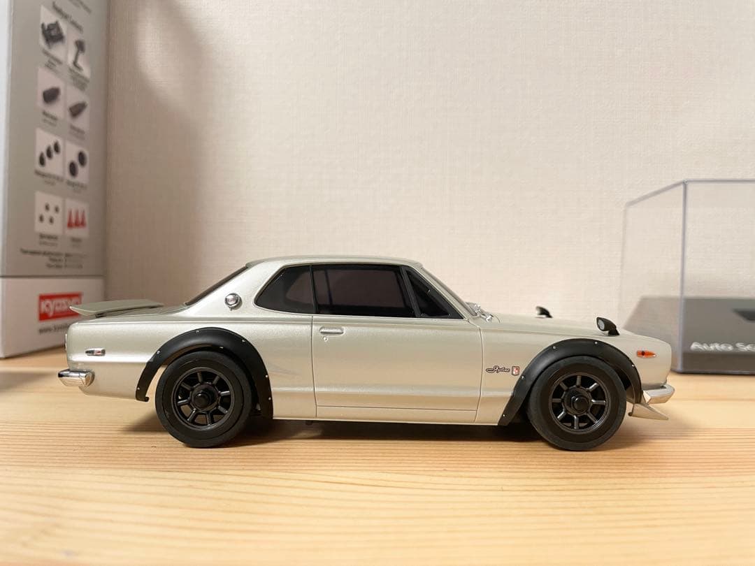 京商 ミニッツAWD カローラレビンとスカイラインGT-Rボディ等