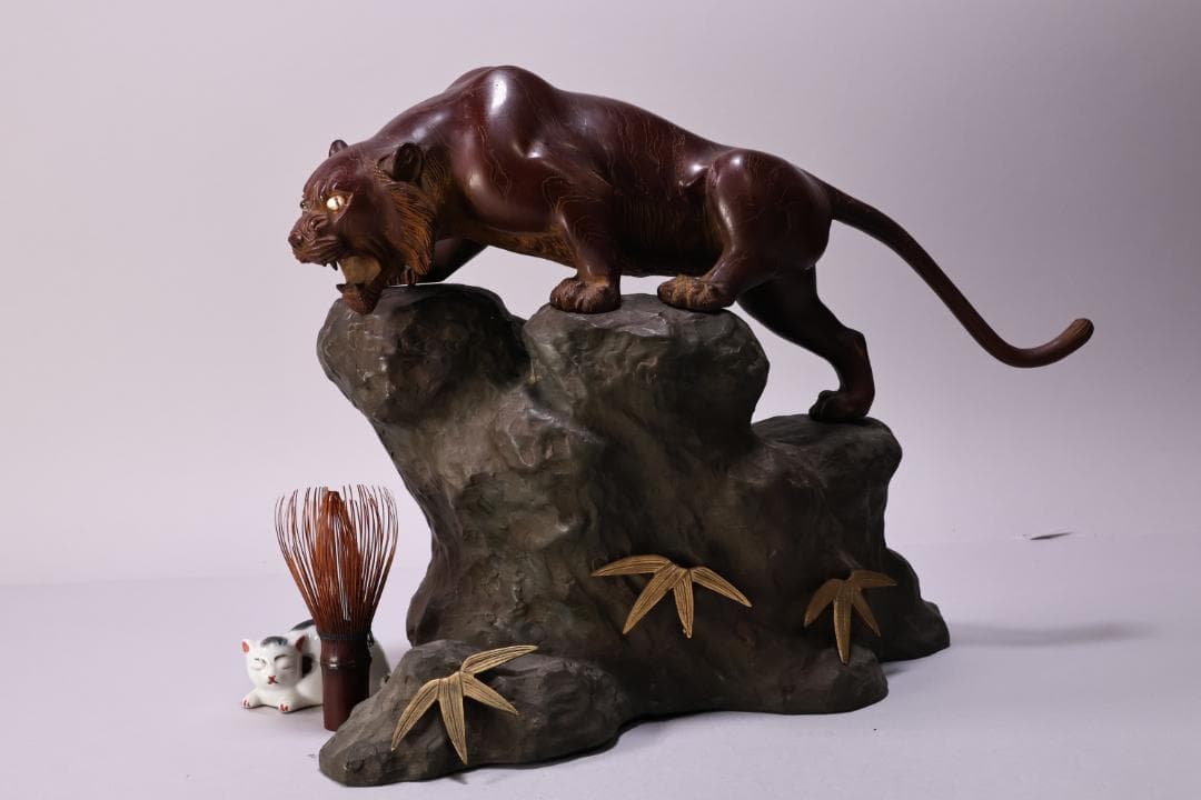 RITAO CHAN専用、時代銅製　春宗銘　鋳銅 「 竹虎 」 玉眼　BK72