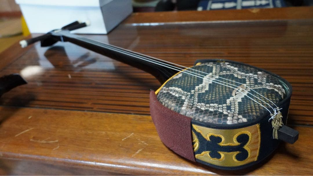 内間直樹作 西平開鐘型三線 フィリピン黒木四つ割り真黒！！