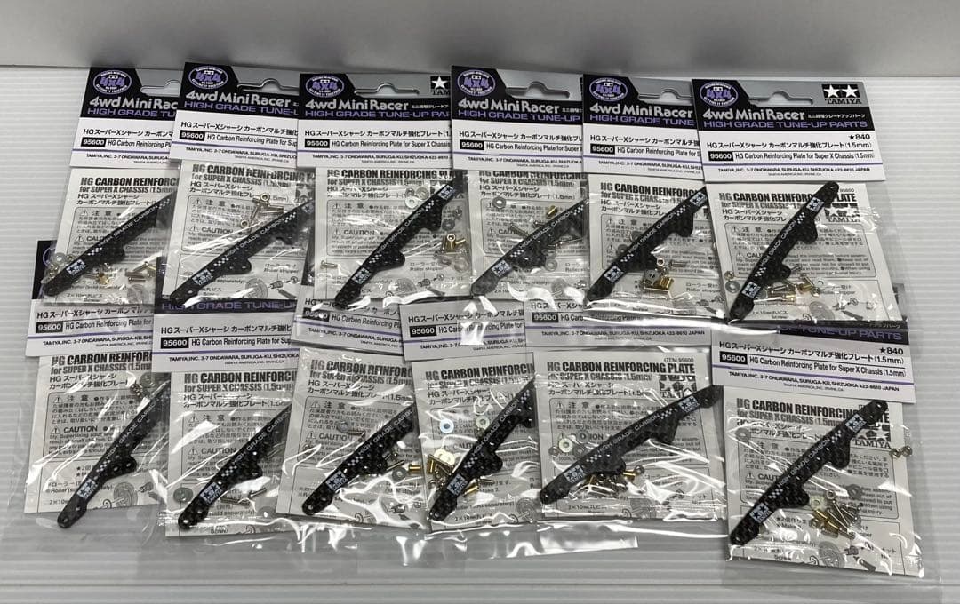 タミヤ模型 スーパー᙭シャーシカーボンマルチステー12個セットです#95600①